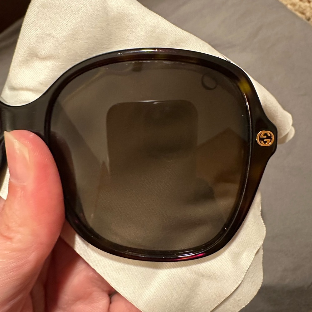 Gucci Sunglasses - Picture 4 of 9